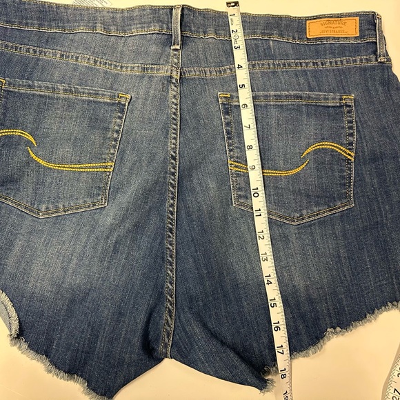 Levi's Blue Jean Shorts Distressed Cut-Off - Picture 6 of 6